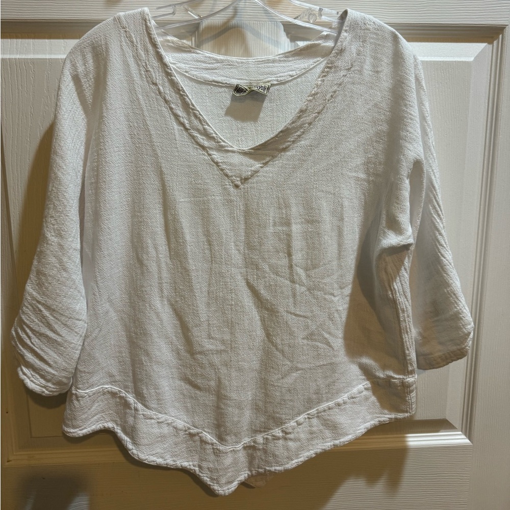 Cottonways Size 1 White 100% Cotton Gauze Woman V Neck Asymmetrical Hem Top